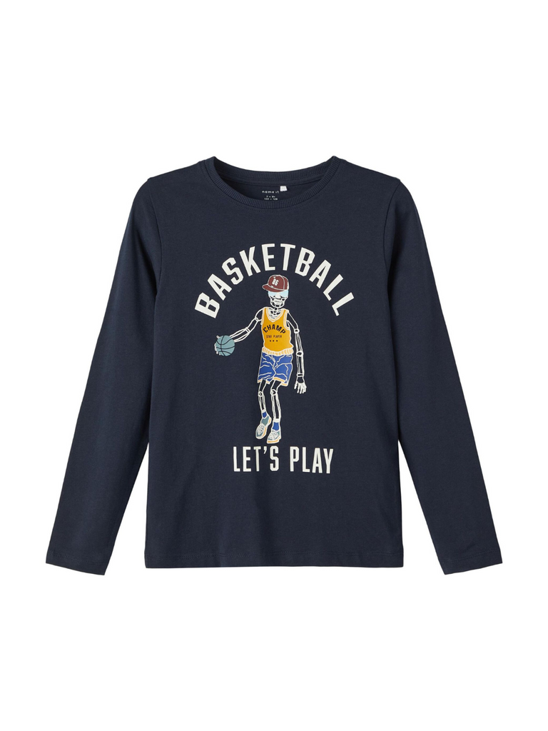 Top donkerblauw met print van basketbal voor jongens. Name it kids. outlet kinderkleding