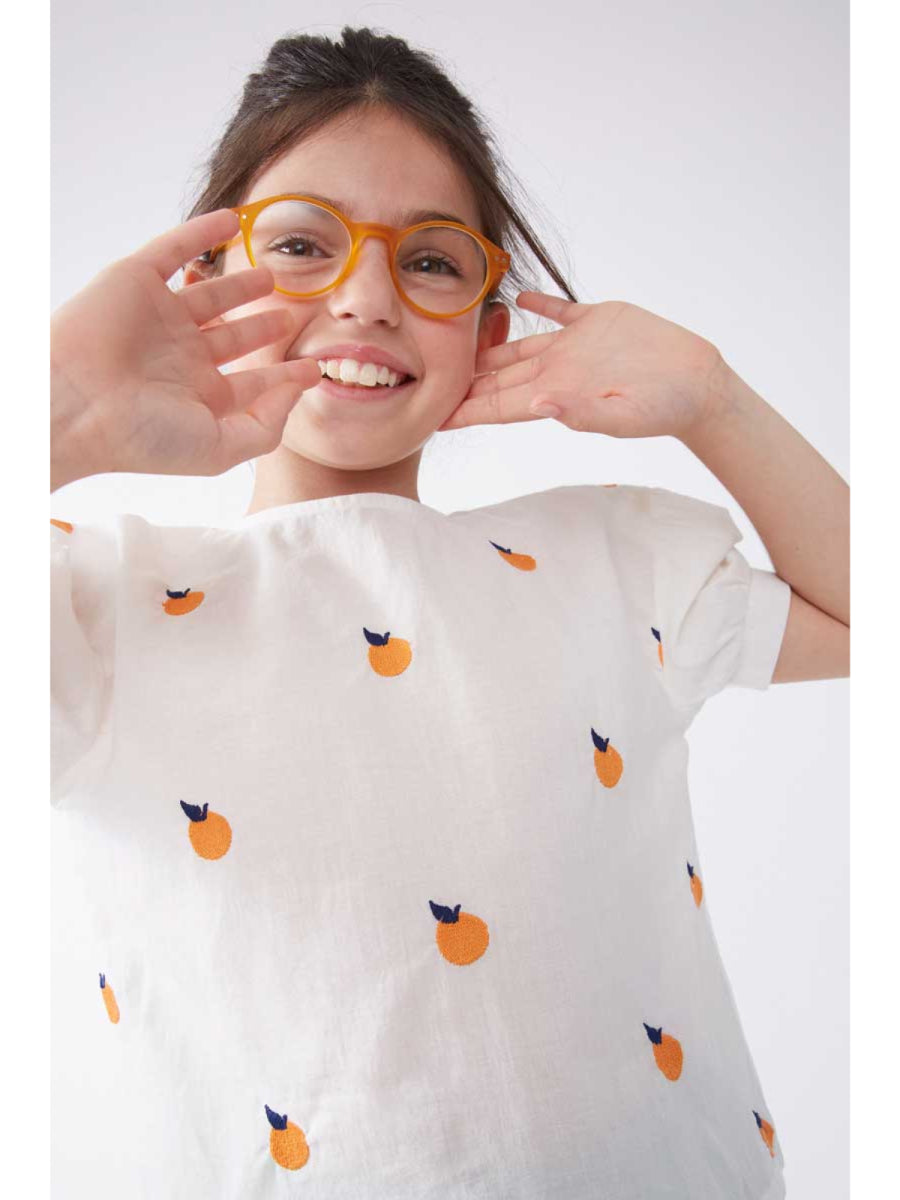 Geborduurde blouse van linnen stof voor meisjes van Compania 