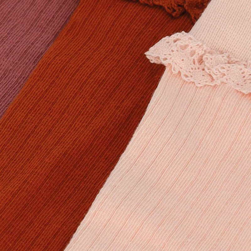 kniekousen voor meisjes met 3 kleuren afgewerkt met kanten boordjes.