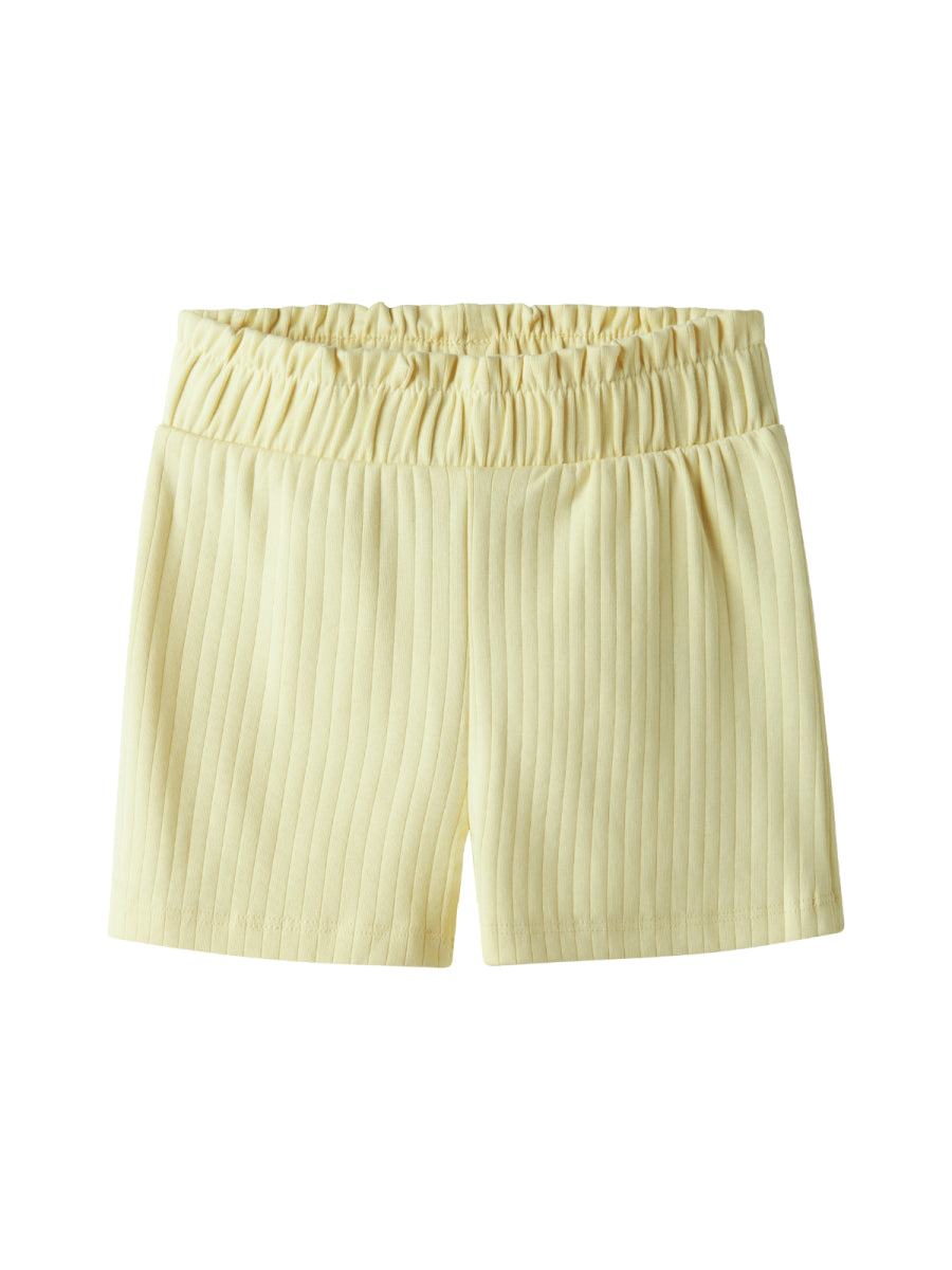 Basic short in het geel van Name it mini voor meisjes