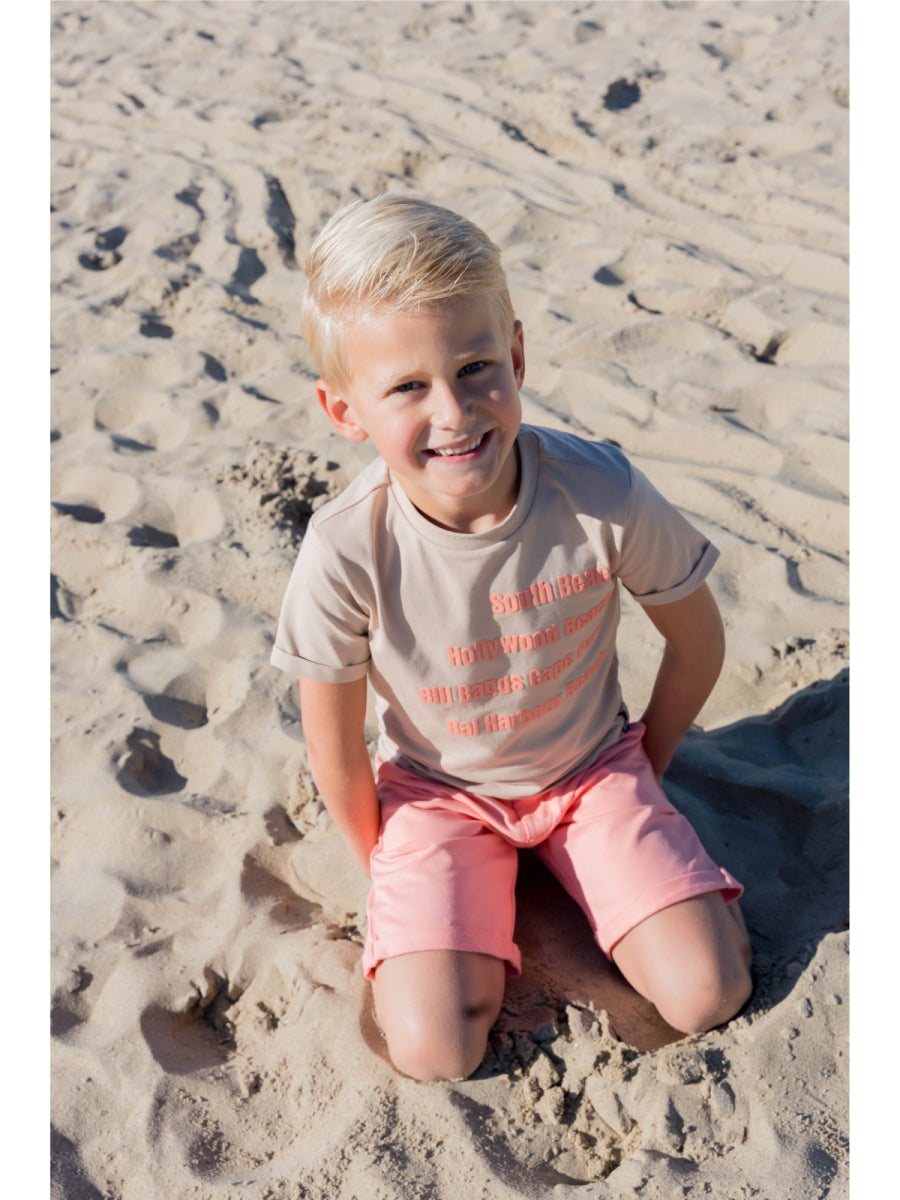Short in koraal voor jongens van SKURK zomercollectie 2025